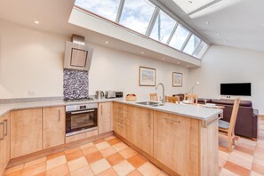 Microwave, oven, dishwasher, high chair - 2 Bed in Southwold (oc-weh) (Southwold)
