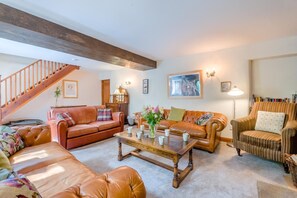 TV, fireplace - 3 Bed in Hawes (oc-r33123) (Hawes)