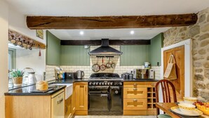 Microwave, oven, dishwasher, cookware/dishes/utensils - 2 Bed in Bolton By Bowland (oc-p33306) (Bolton by Bowland)