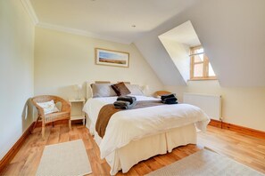 Iron/ironing board, travel cot, free WiFi, bed sheets - 2 Bed in Blakeney (oc-1558) (Blakeney)