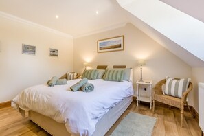 2 bedrooms, iron/ironing board, travel crib, WiFi (free) - 2 Bed in Blakeney (oc-1558) (Blakeney)