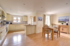 Microwave, oven, dishwasher, high chair - 2 Bed in Blakeney (oc-1558) (Blakeney)
