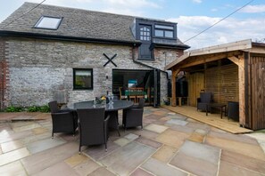 Outdoor dining - 3 Bed in Swanage (oc-wy559) (Swanage)
