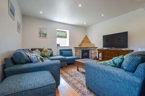TV - 3 Bed in Swanage (oc-wy559) (Swanage)