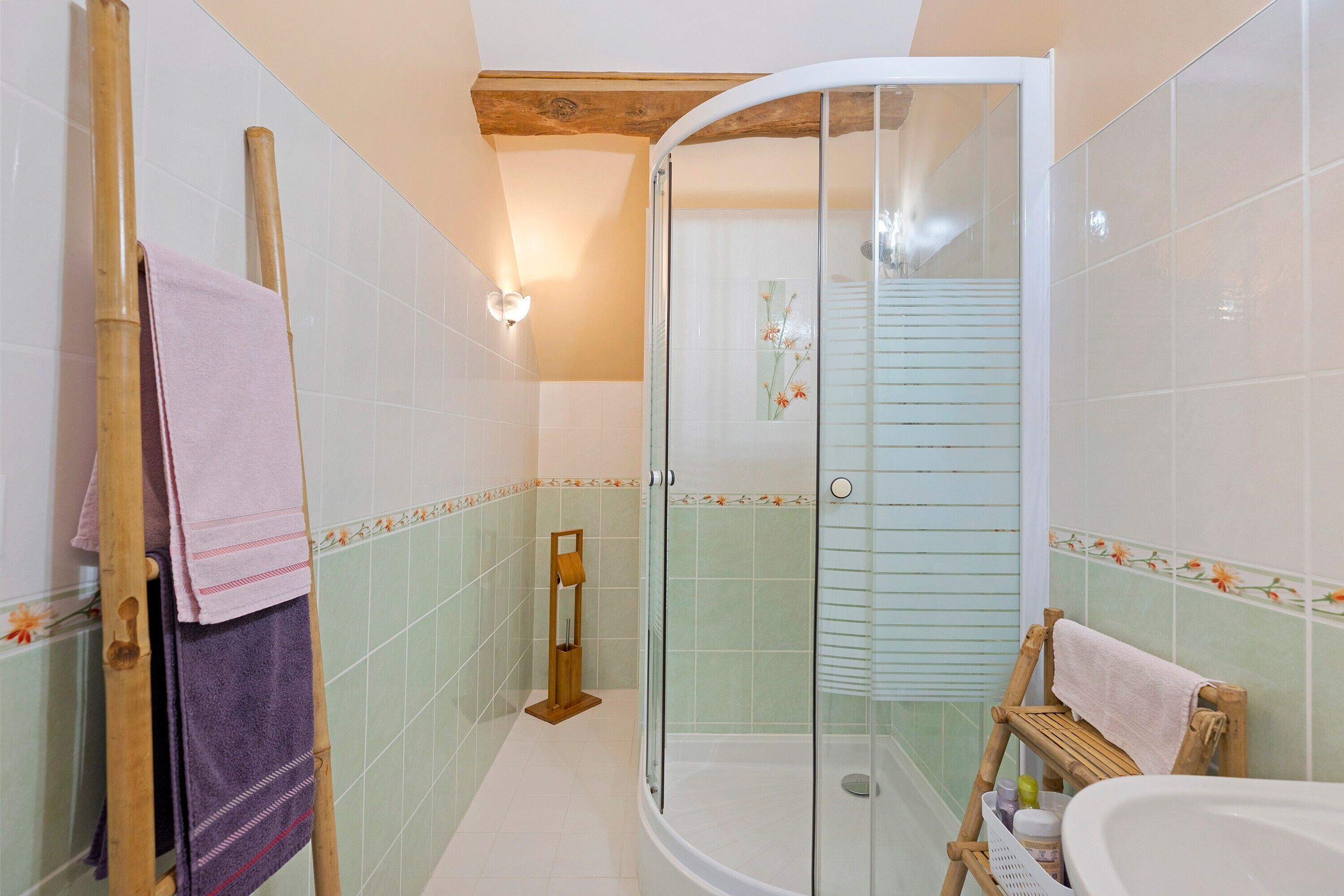 Een douche, een haardroger, handdoeken