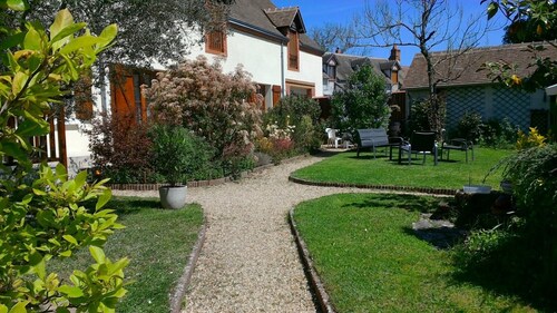 Guest Room 'Chambre Printemps' with Shared Garden and Wi-Fi