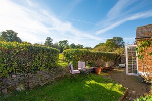 Terrace/patio - 2 Bed in Peasmarsh (oc-rh1172) (Peasmarsh)