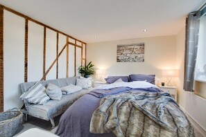 Tabla de planchar con plancha, wifi gratis, ropa de cama