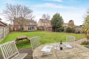 Outdoor dining - 5 Bed in Southwold (oc-tnw) (Southwold)
