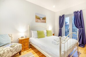 5 bedrooms, iron/ironing board, travel cot, free WiFi - 5 Bed in Southwold (oc-tnw) (Southwold)