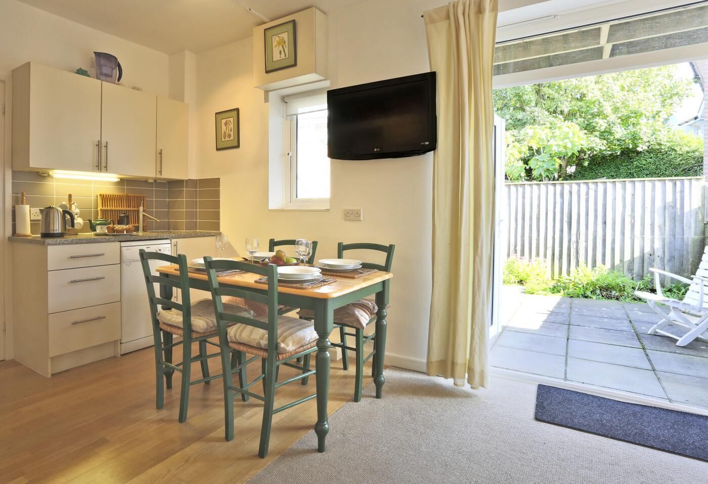 Microwave, oven, dishwasher, cookware/dishes/utensils