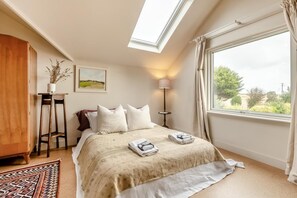 3 bedrooms, iron/ironing board, travel cot, free WiFi - 3 Bed in Milford On Sea (oc-f33344) (Milford on Sea)