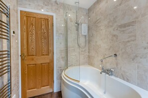 Towels - 2 Bed in Pooley Bridge (oc-c33318) (Pooley Bridge)