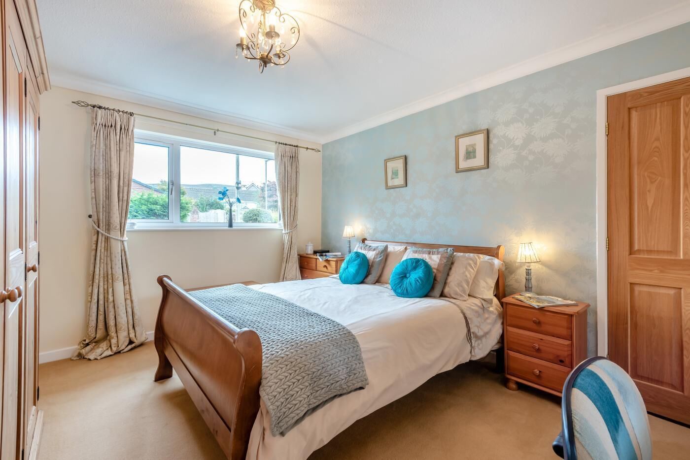 Iron/ironing board, free WiFi, bed sheets