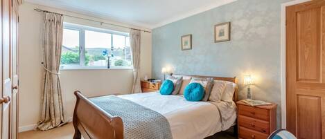 アイロン / アイロン台、WiFi (無料)、ベッドシーツ