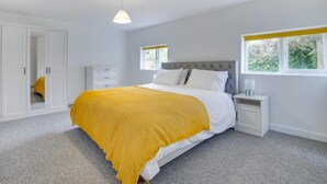 4 bedrooms, iron/ironing board, travel crib, WiFi (free) - 4 Bed in Eastbridge (oc-bricot) (East Bridge)