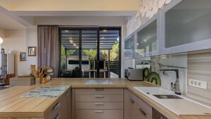 Private kitchen - Villa Bella with heated pool (Barotul)