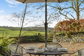 Outdoor dining - 2 Bed in Bodmin (oc-p00378) (Trevisquite Manor)