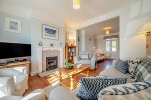 TV - 3 Bed in Padstow (oc-p00550) (Padstow)