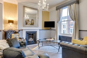 TV - 4 Bed in Whitby (oc-w1002) (Whitby)