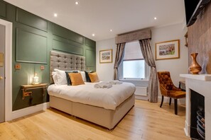 Tabla de planchar con plancha, wifi gratis y ropa de cama 