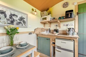 Mikrovågsugn, ugn och grytor/köksredskap
