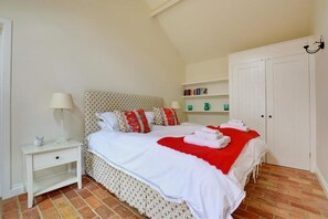 Iron/ironing board, travel cot, free WiFi, bed sheets - 1 Bed in Langham (oc-1733) (Langham)