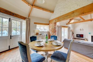 Dining - 2 Bed in Langham (oc-1732) (Langham)