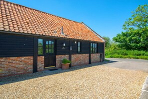 Exterior - 2 Bed in Roughton (oc-1734) (Roughton)