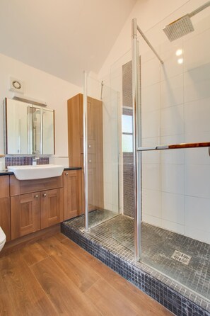 Hair dryer, towels - 2 Bed in Roughton (oc-1734) (Roughton)
