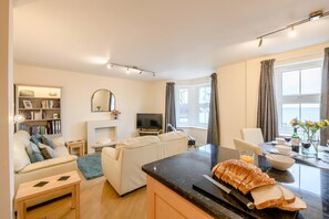 TV - 2 Bed in Scarborough (oc-s509) (Scarborough)