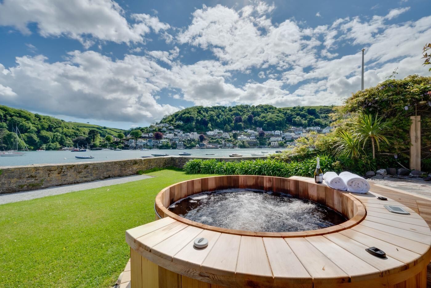 Bain à remous extérieur