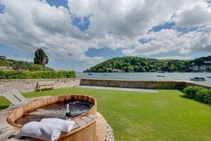 Baignoire à remous extérieure