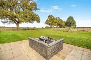 Terrace/patio - 5 Bed in Washbrook (oc-m33105) (Washbrook)