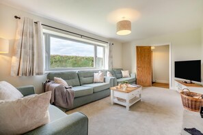 TV - 5 Bed in Washbrook (oc-m33105) (Washbrook)