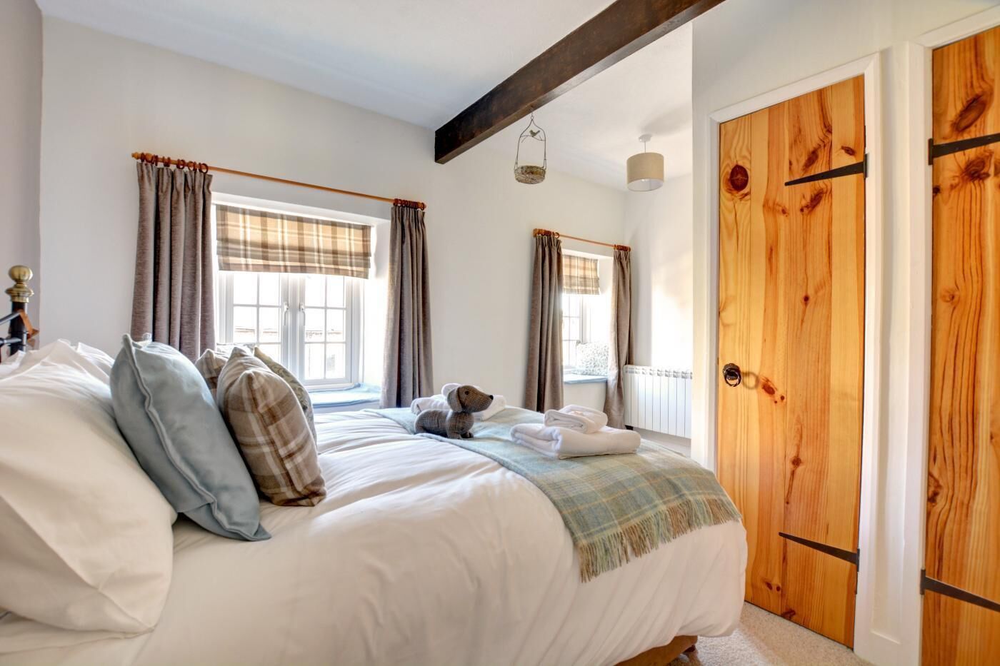 Iron/ironing board, free WiFi, bed sheets