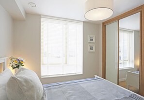 Fer et planche à repasser, lit de bébé portatif, accès au Wi-Fi (inclus)