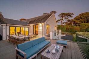 Outdoor dining - 5 Bed in Rock (oc-m33185) (Rock)