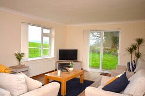 TV - 2 Bed in Newton Abbot (oc-h28415) (Ogwell)