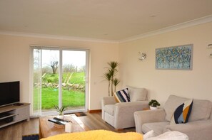 TV - 2 Bed in Newton Abbot (oc-h28415) (Ogwell)