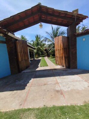 Property grounds - Cozy 2-bedroom house in tranquil Costa Azul, Acajutla with AC (Acajutla)
