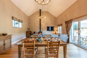 Dining - 1 Bed in Twyford (oc-c33411) (Twyford)