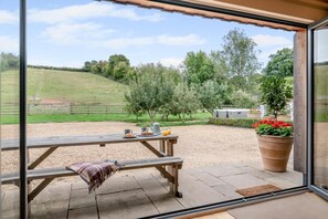 Outdoor dining - 1 Bed in Twyford (oc-c33411) (Twyford)
