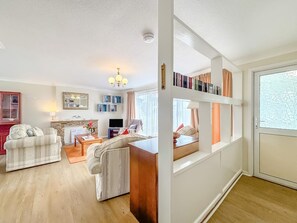 TV - 3 Bed in Paignton (oc-bc1890) (Paignton)