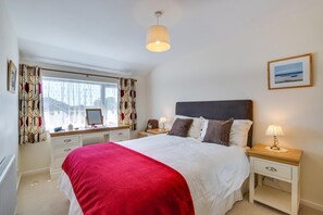 Iron/ironing board, travel crib, free WiFi, bed sheets - 3 Bed in Paignton (oc-puffin) (Paignton)