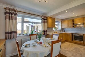 Dining - 3 Bed in Paignton (oc-puffin) (Paignton)