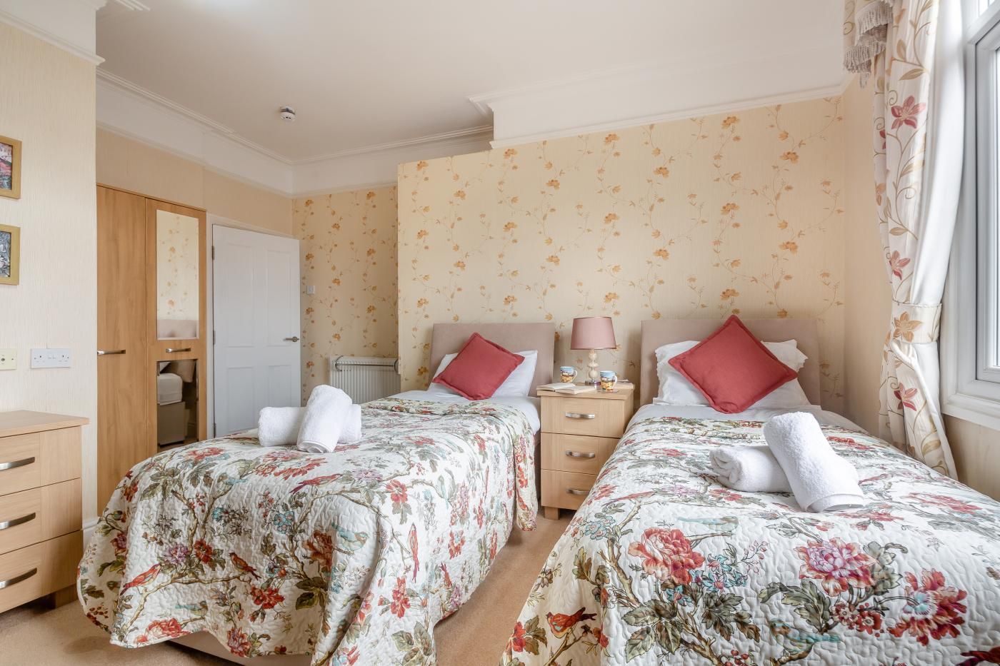 6 bedrooms, free WiFi, bed sheets
