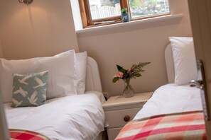 2 chambres, fer et planche à repasser, lit parapluie, Wi-Fi gratuit