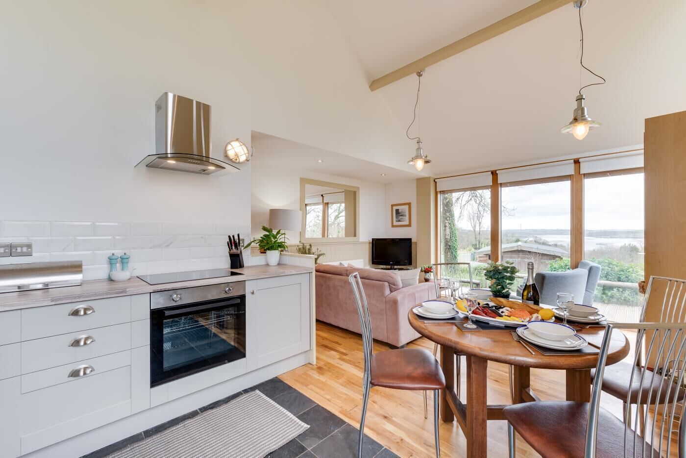 Horno, lavavajillas, periquera y utensilios de cocina 