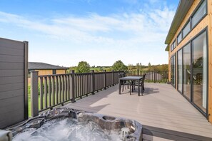Terrace/patio - 2 Bed in Coleford (oc-t33304) (Coleford)